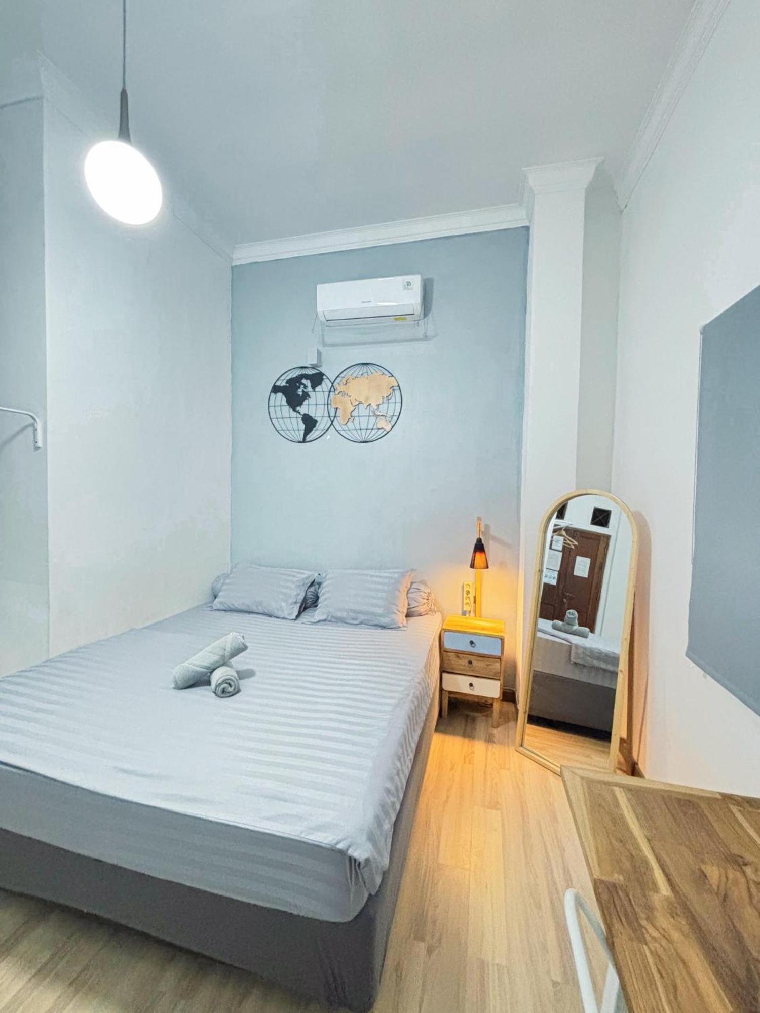 Ostic House Hostel Yogyakarta Exterior photo