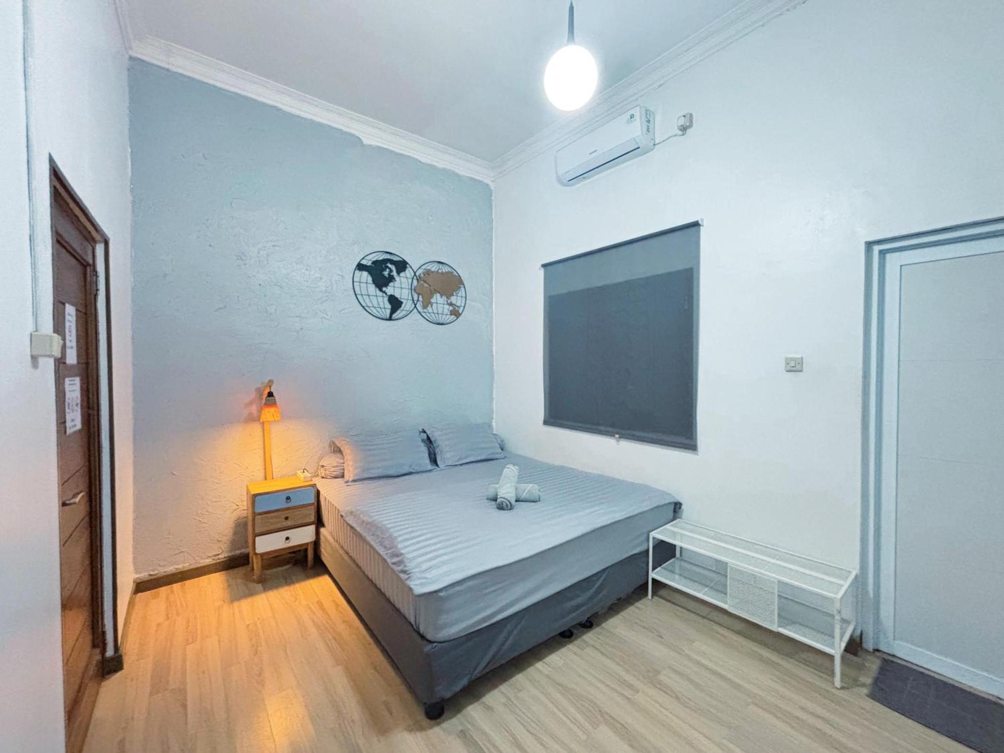 Ostic House Hostel Yogyakarta Exterior photo