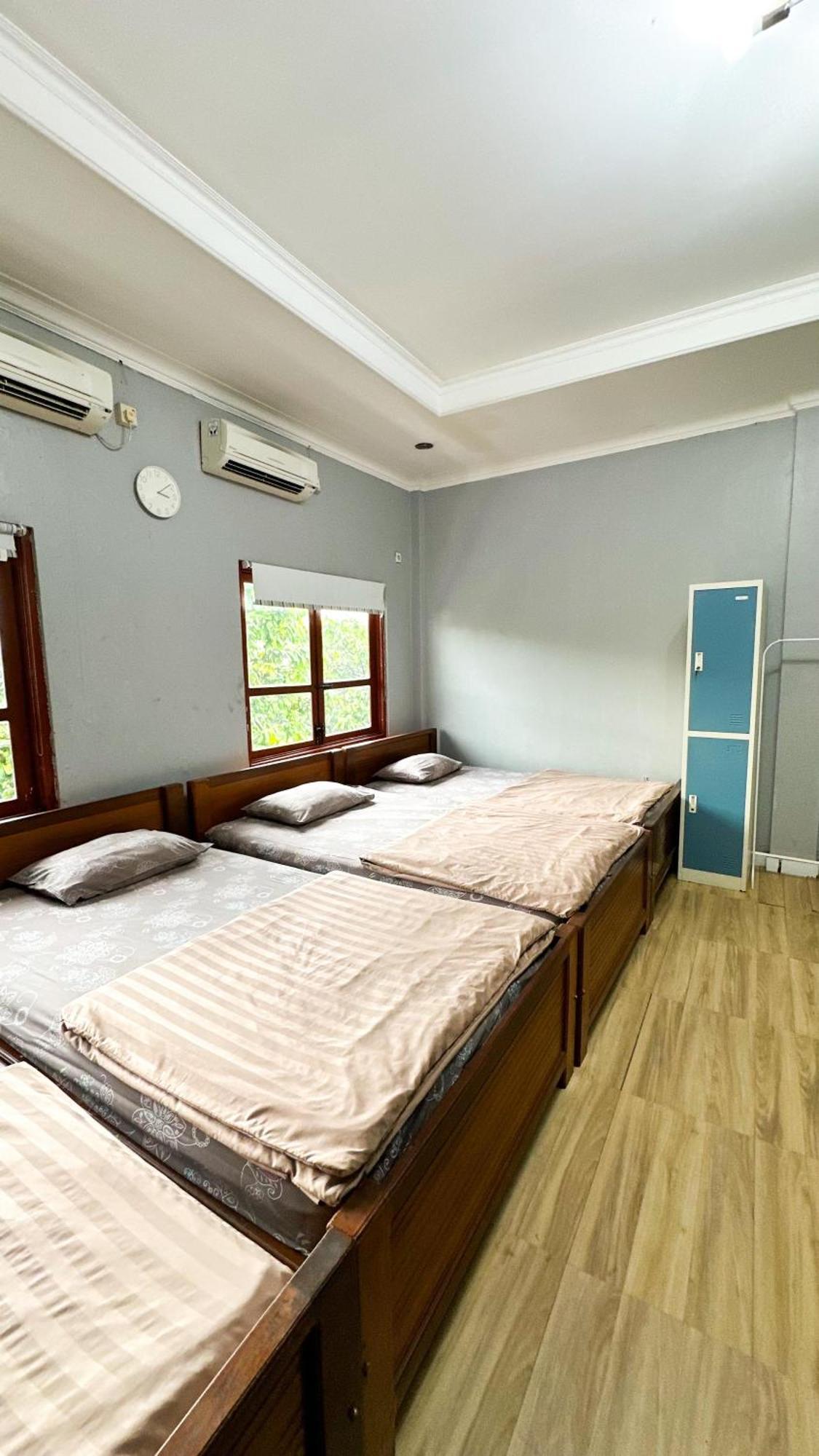 Ostic House Hostel Yogyakarta Exterior photo